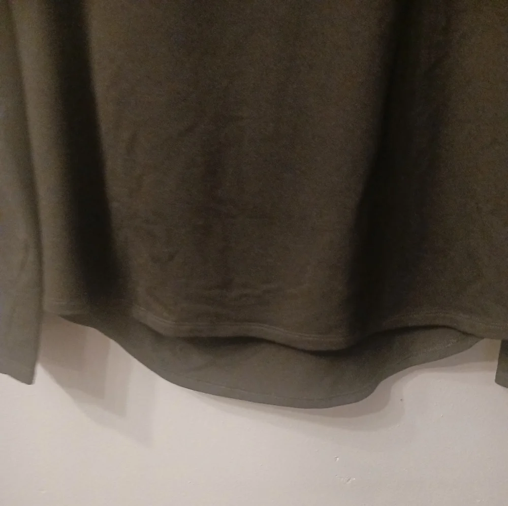 Final $5 Old Navy Split (open) Back Hi-Lo Longsleve Knit  Top Sz. L Black - Picture 6 of 6